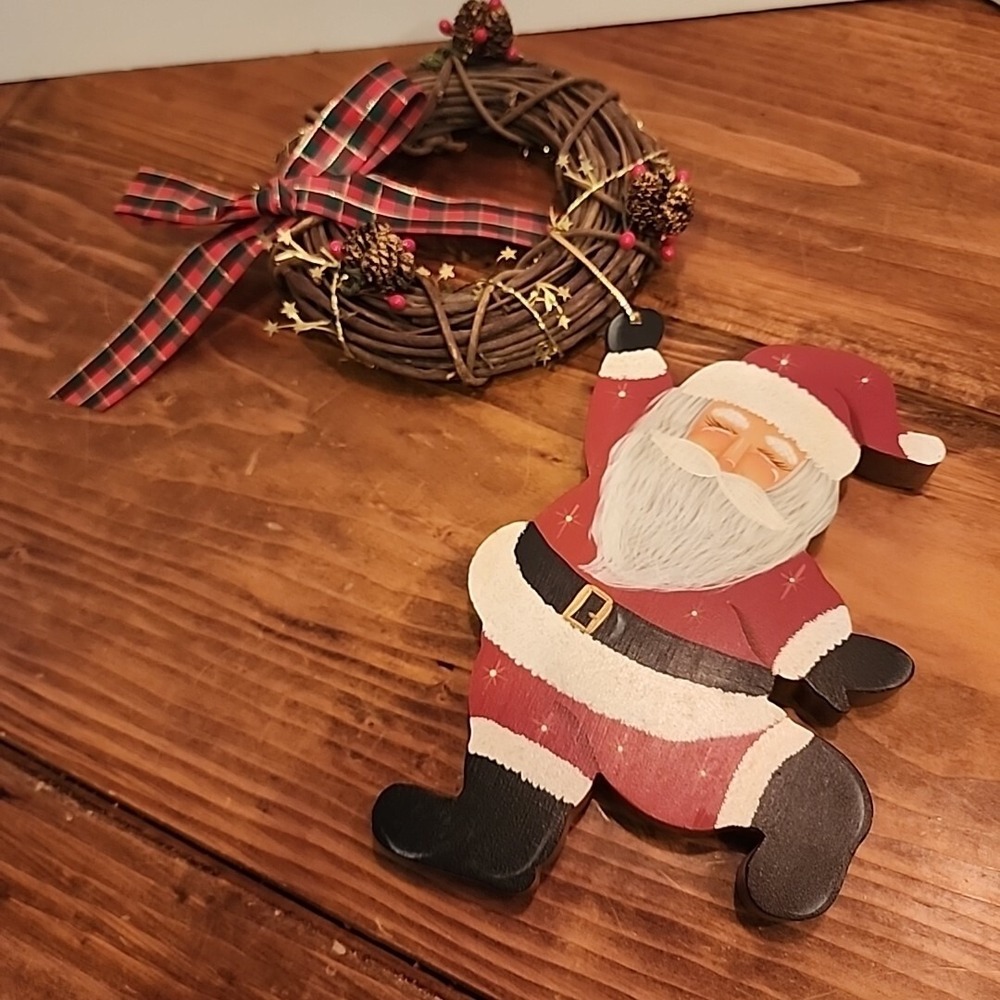 Hand Painted Wood Santa w/Wreath Christmas Decor Holiday Wall Decor 14" Xmas EUC